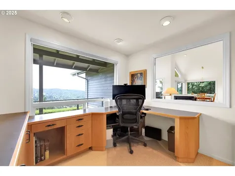 3980 N Shasta Loop Eugene OR 97405