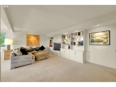 3980 N Shasta Loop Eugene OR 97405
