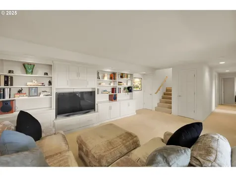 3980 N Shasta Loop Eugene OR 97405
