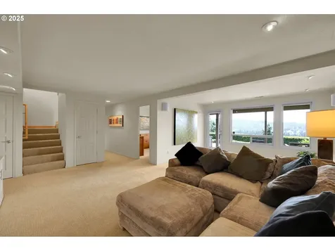 3980 N Shasta Loop Eugene OR 97405