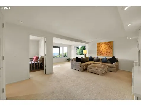 3980 N Shasta Loop Eugene OR 97405