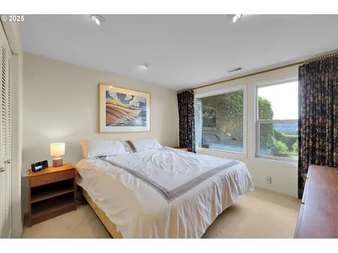 3980 N Shasta Loop Eugene OR 97405