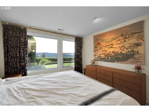 3980 N Shasta Loop Eugene OR 97405
