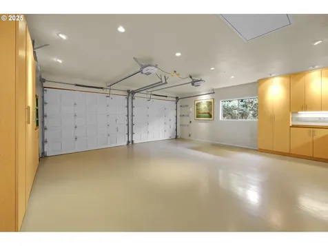3980 N Shasta Loop Eugene OR 97405