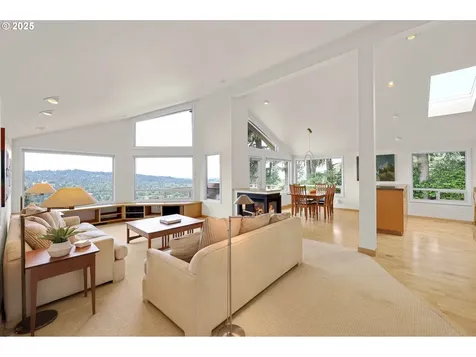 3980 N Shasta Loop Eugene OR 97405