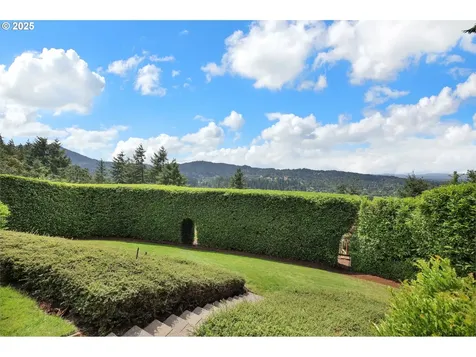 3980 N Shasta Loop Eugene OR 97405
