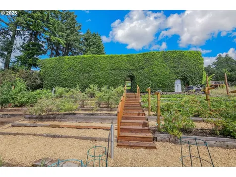 3980 N Shasta Loop Eugene OR 97405