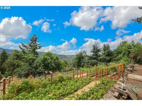 3980 N Shasta Loop Eugene OR 97405