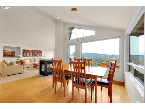 3980 N Shasta Loop Eugene OR 97405