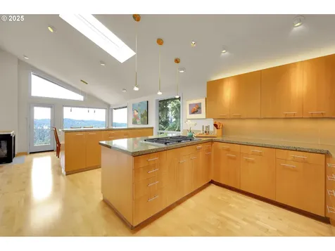 3980 N Shasta Loop Eugene OR 97405