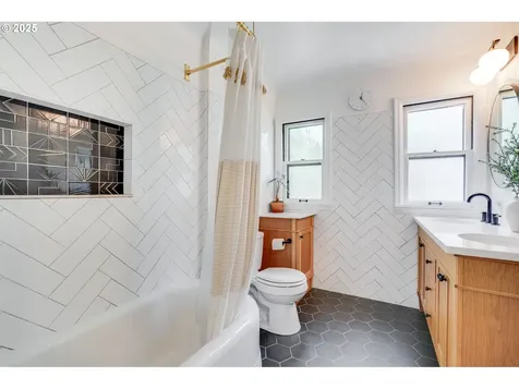 4621 NE Royal Court Portland OR 97213