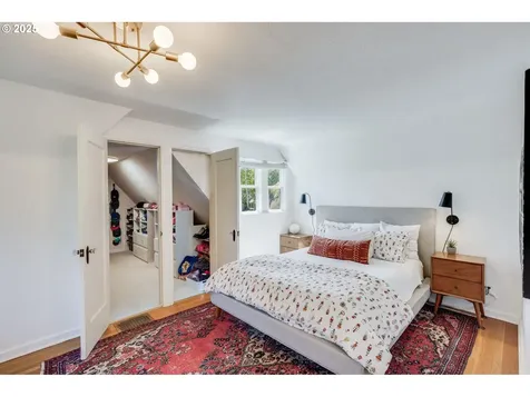 4621 NE Royal Court Portland OR 97213