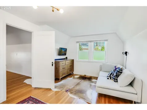 4621 NE Royal Court Portland OR 97213