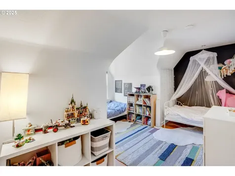 4621 NE Royal Court Portland OR 97213