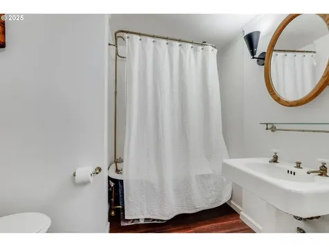 4621 NE Royal Court Portland OR 97213
