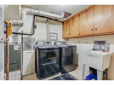 4621 NE Royal Court Portland OR 97213