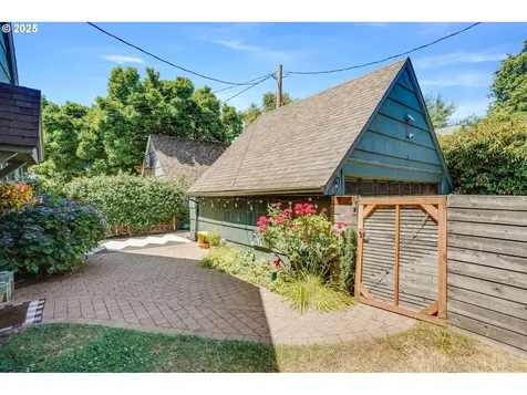 4621 NE Royal Court Portland OR 97213