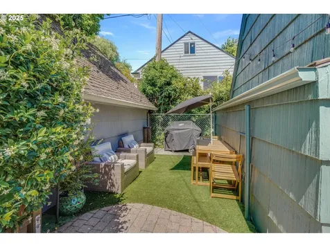 4621 NE Royal Court Portland OR 97213