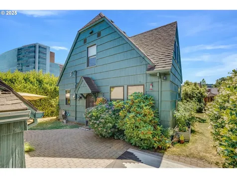 4621 NE Royal Court Portland OR 97213
