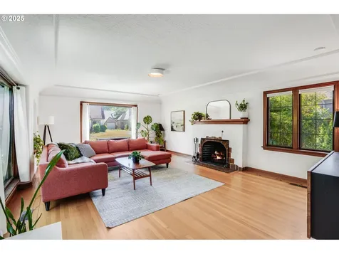 4621 NE Royal Court Portland OR 97213