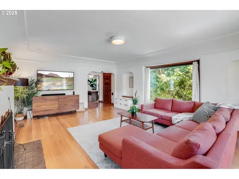 4621 NE Royal Court Portland OR 97213