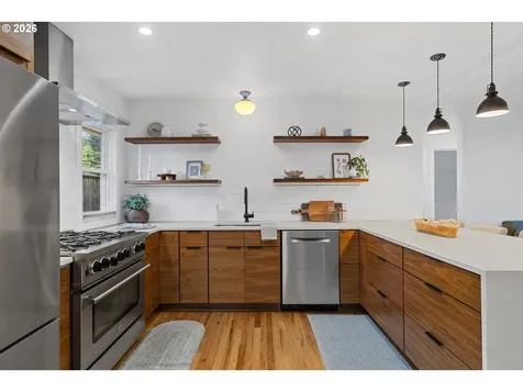 8806 SE Taylor Street Portland OR 97216