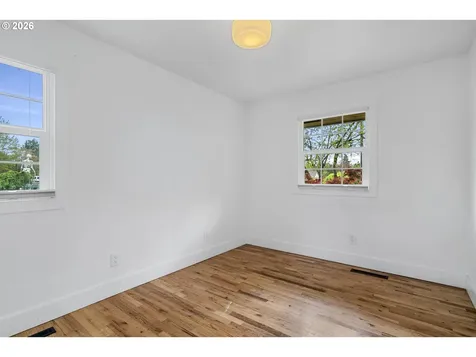 8806 SE Taylor Street Portland OR 97216