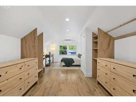 8806 SE Taylor Street Portland OR 97216