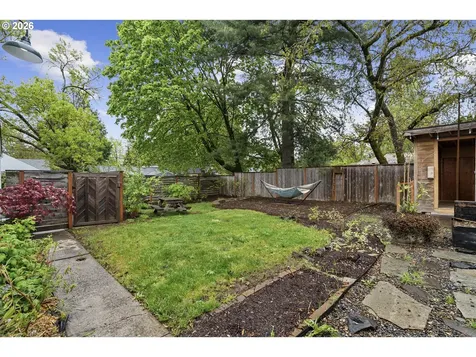 8806 SE Taylor Street Portland OR 97216