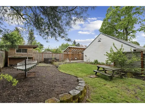 8806 SE Taylor Street Portland OR 97216