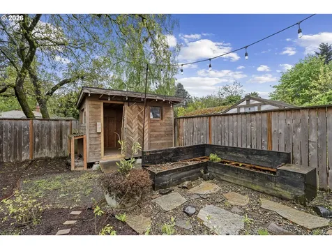8806 SE Taylor Street Portland OR 97216