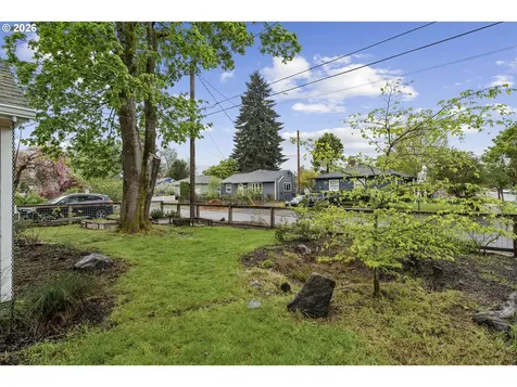 8806 SE Taylor Street Portland OR 97216