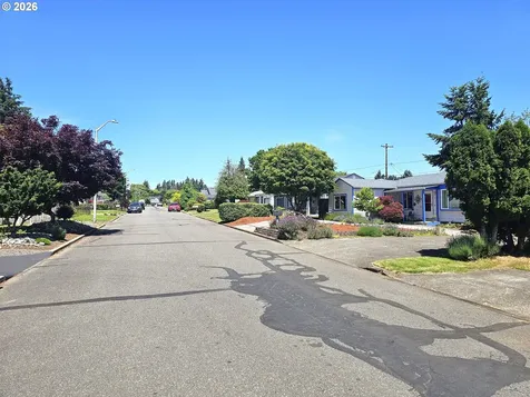 748 SE 112th Avenue Portland OR 97216