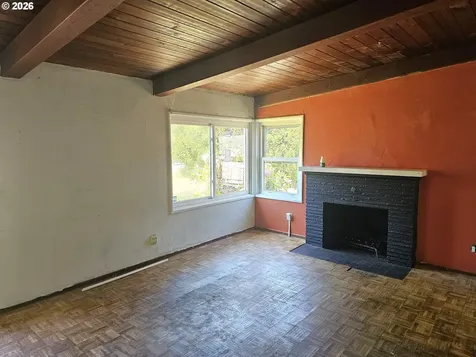 748 SE 112th Avenue Portland OR 97216