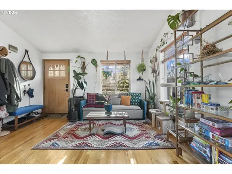 10021 N Polk Avenue Portland OR 97203