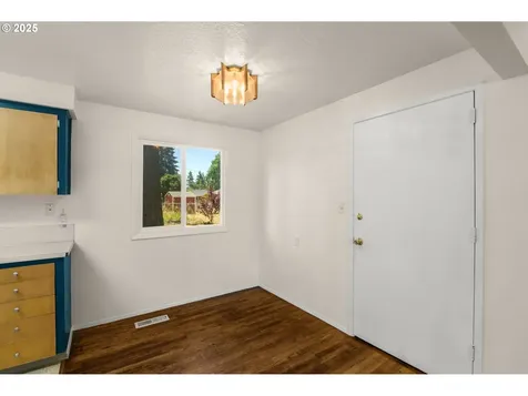 16836 NE Davis Street Portland OR 97230