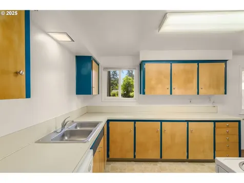 16836 NE Davis Street Portland OR 97230
