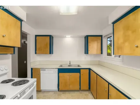 16836 NE Davis Street Portland OR 97230