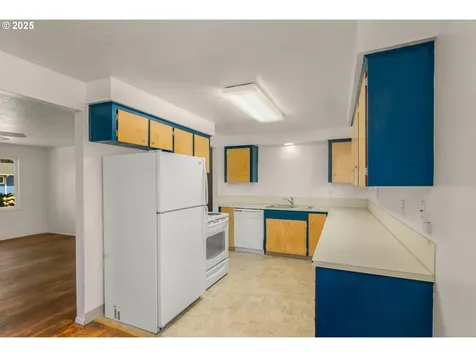 16836 NE Davis Street Portland OR 97230