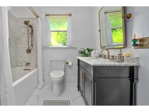 210 SE 60th Avenue Portland OR 97215