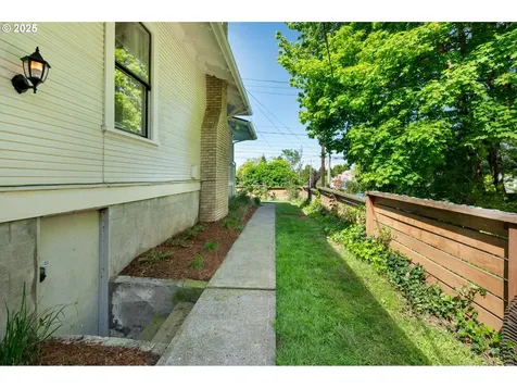 210 SE 60th Avenue Portland OR 97215
