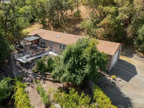 5120 NW Broad Street Roseburg OR 97471
