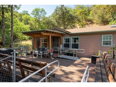5120 NW Broad Street Roseburg OR 97471