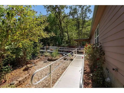 5120 NW Broad Street Roseburg OR 97471