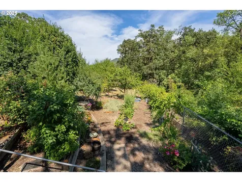 5120 NW Broad Street Roseburg OR 97471