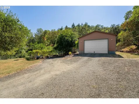 5120 NW Broad Street Roseburg OR 97471