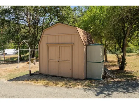 5120 NW Broad Street Roseburg OR 97471