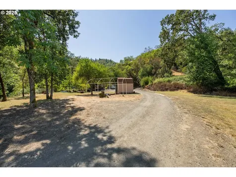 5120 NW Broad Street Roseburg OR 97471