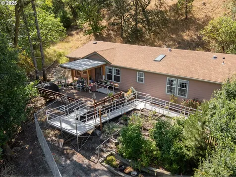 5120 NW Broad Street Roseburg OR 97471