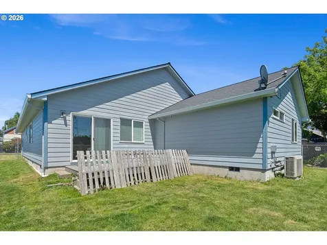 2207 8th Street Tillamook OR 97141